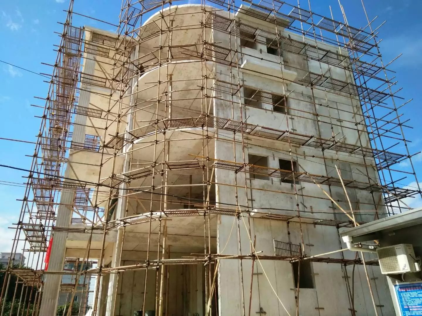 浔阳星河绿色环保装配式建材在福建修建的五层别墅建筑